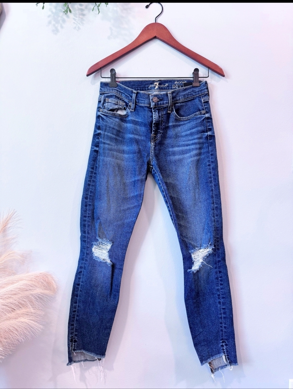 7 For All Mankind Classic Distressed Skinny Jeans SZ 26